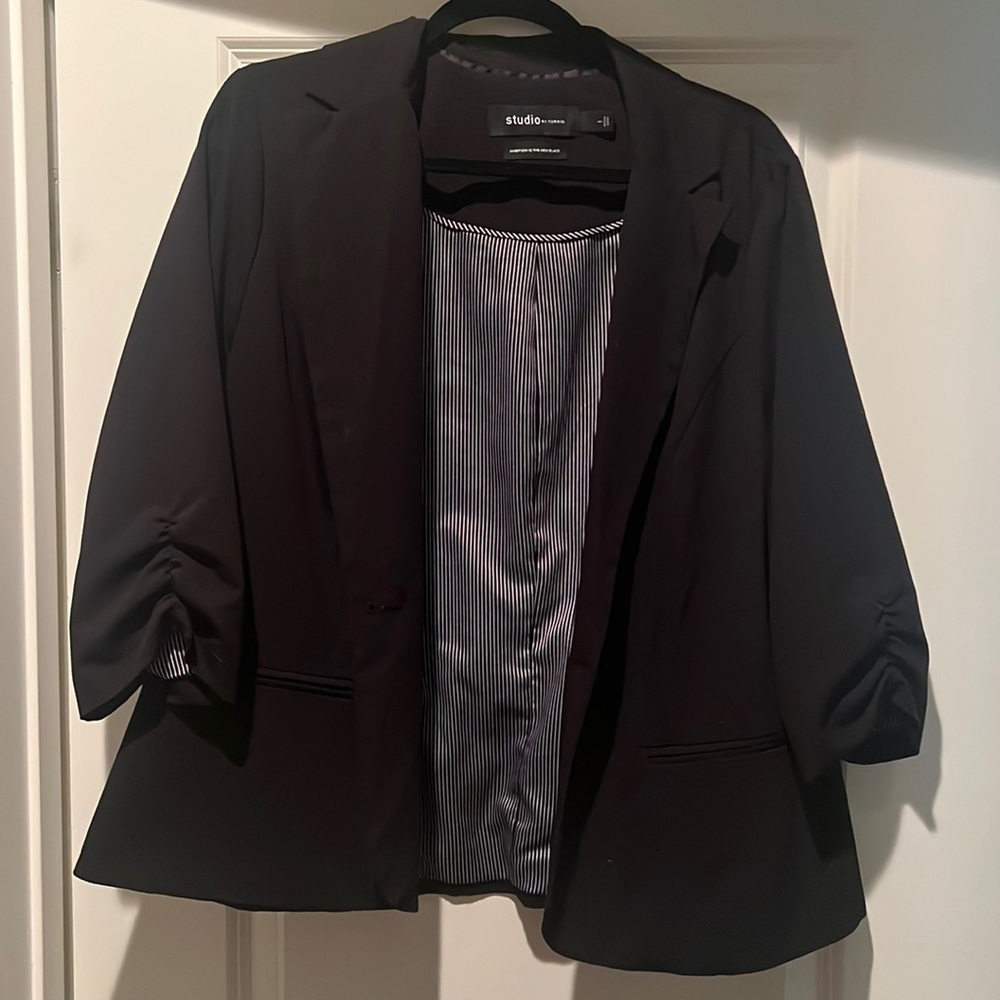 Torrid black blazer, doesn’t fit
